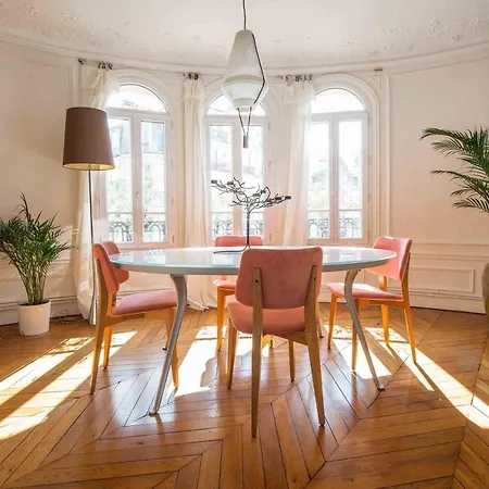 Veeve - Pastel Pinks In Appartement